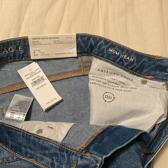 AE High Rise Mom Jean - Picture 6 of 6